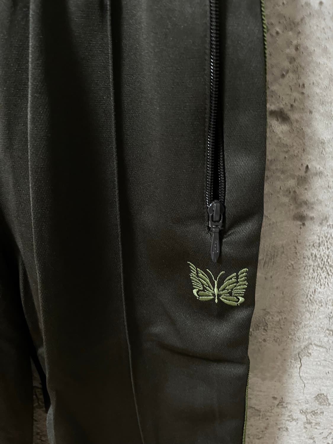 니들스 올리브 트랙팬츠 상품이미지3