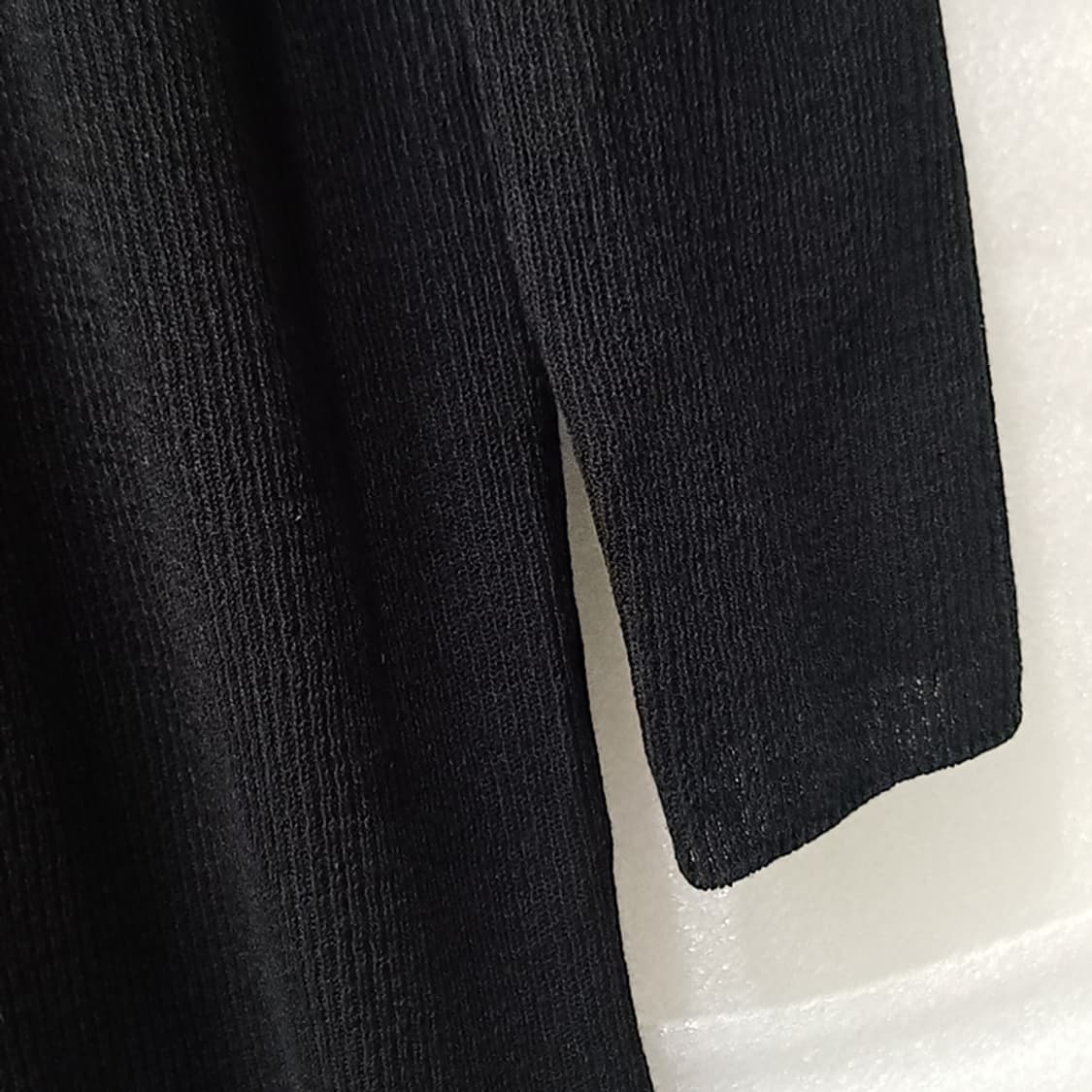 (찐블랙)

얇고 부드럽고 깔끔 , 신축성.
정품, 별 사용감 없이 굿. 상품이미지6