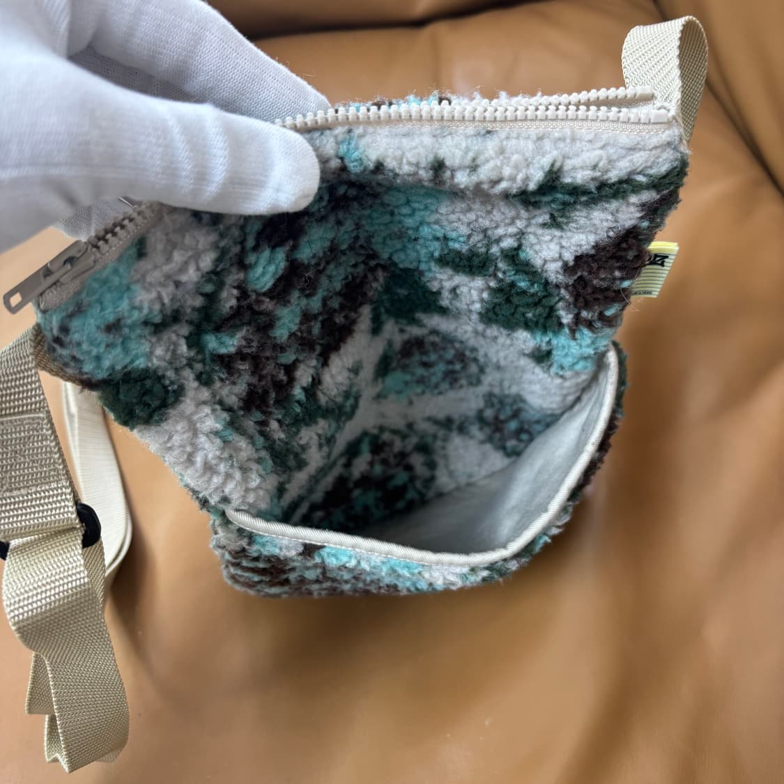 Beams SSZ 빔즈 빔스 플리스 샤코슈 크로스백 가방 상품이미지8