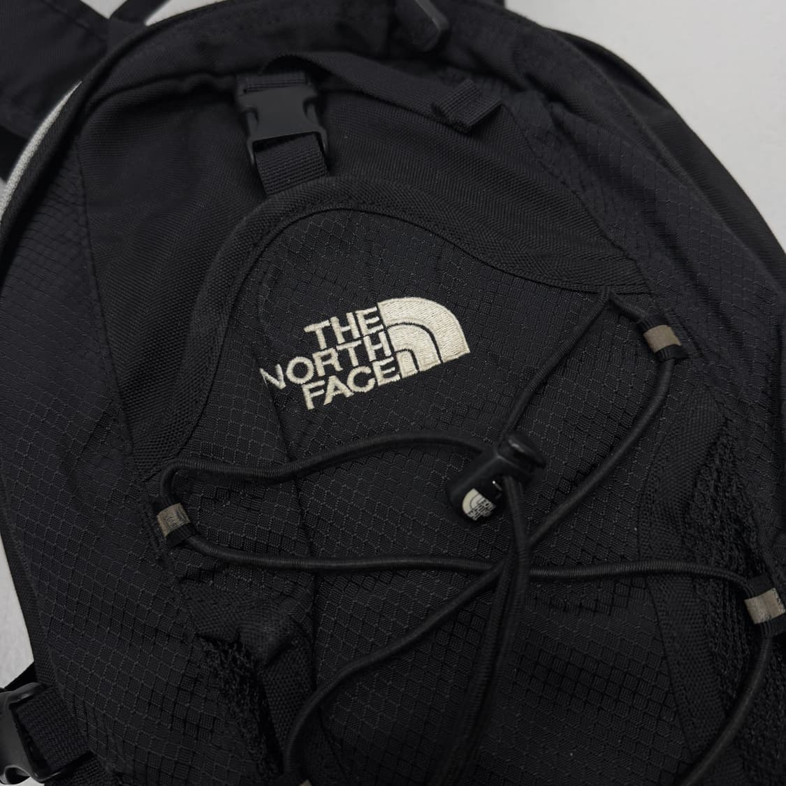 노스페이스 고프코어 에센셜 테크니컬 스몰 백팩 블랙 상품이미지4