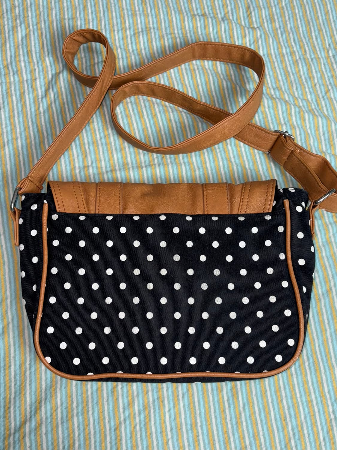 블랙 도트 가죽 크로스백 상품이미지7