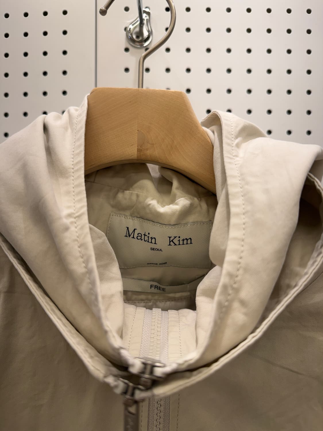 마뗑킴 베이지 후드 바람막이 자켓 U1131 상품이미지5