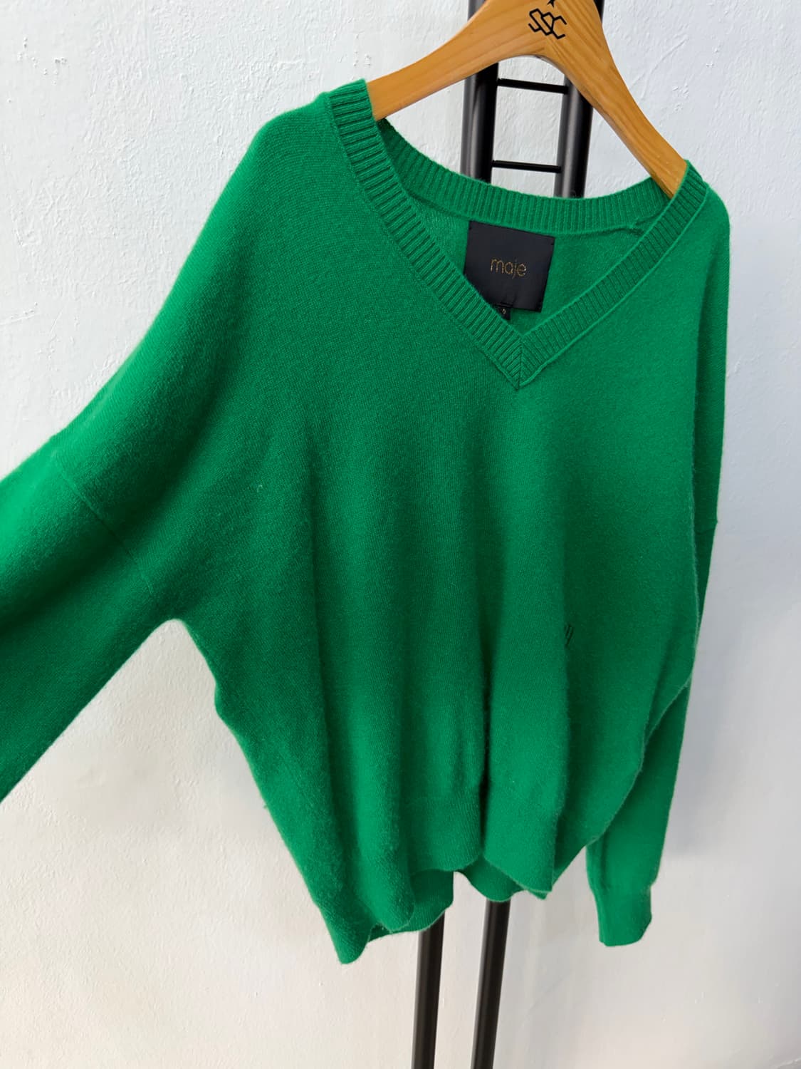 정품) 마쥬 루즈핏 자수로고 캐시미어100 니트 0 상품이미지2