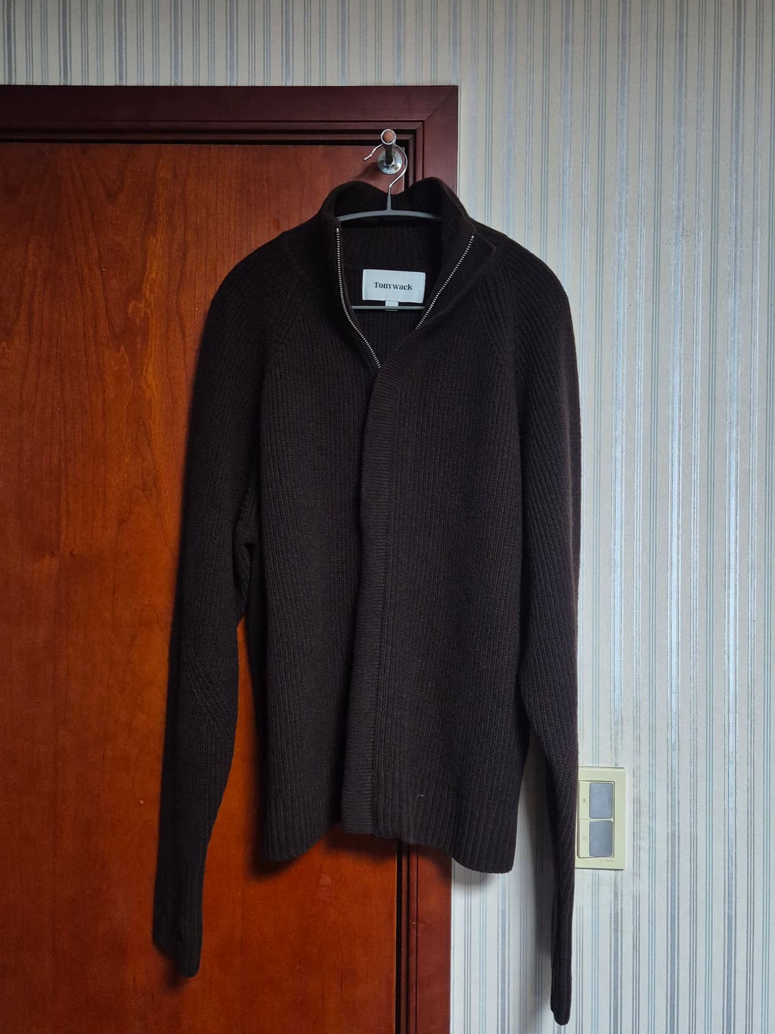 토니웩 SUPER FINE MERINO WOOL 니트 집업 [다크브라운] 상품이미지1