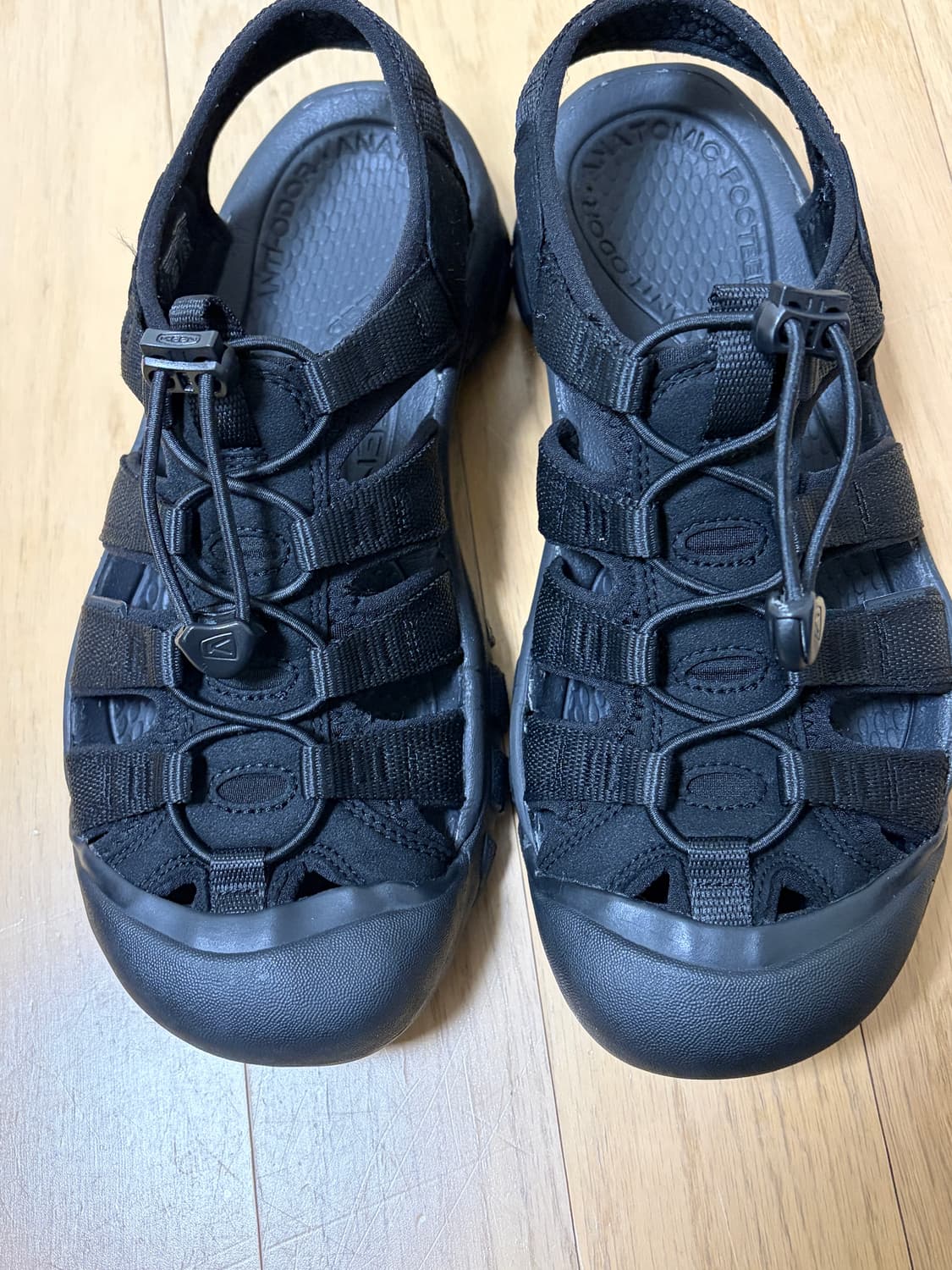 (무료배송)킨 뉴포트 H2 샌들 Triple Black 250  상품이미지6