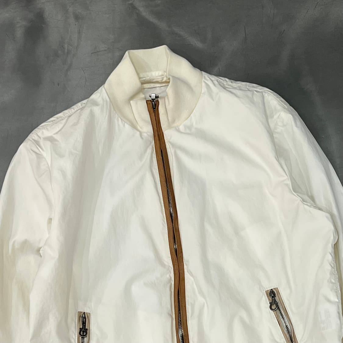 페레가모 레더 디테일 봄버 자켓 y15769 상품이미지3