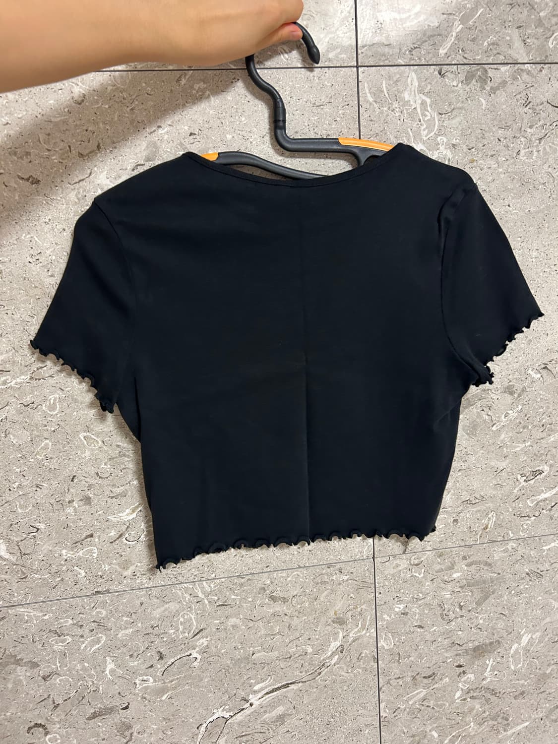 h&m 크롭 티셔츠 상품이미지2