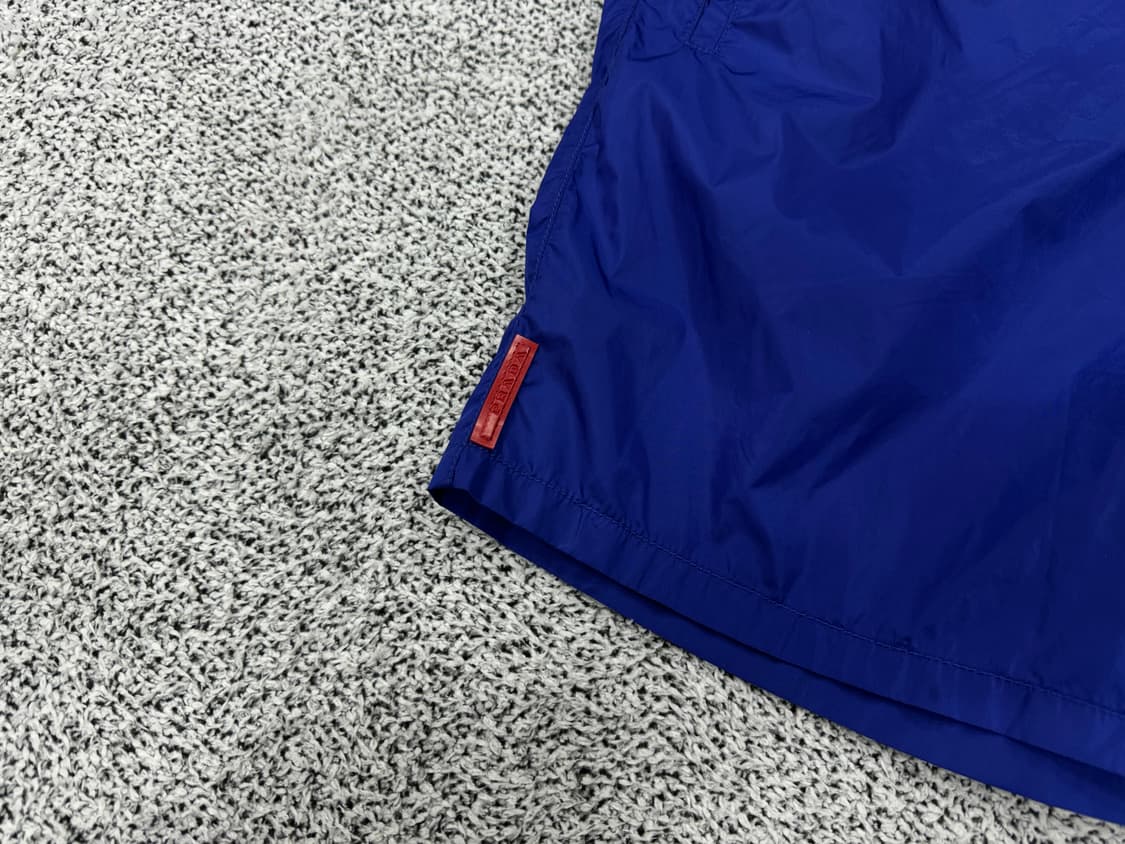 프라다 레드로고 나일론 반바지 상품이미지3