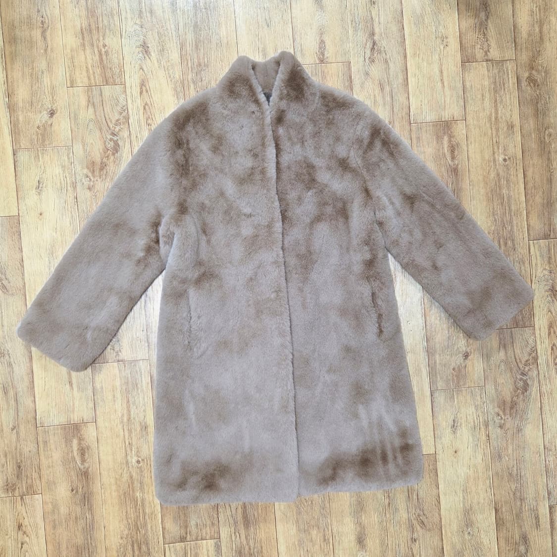 슈어룸 엘라주(ELLOGE) 페이크퍼 코트 55-66 상품이미지4