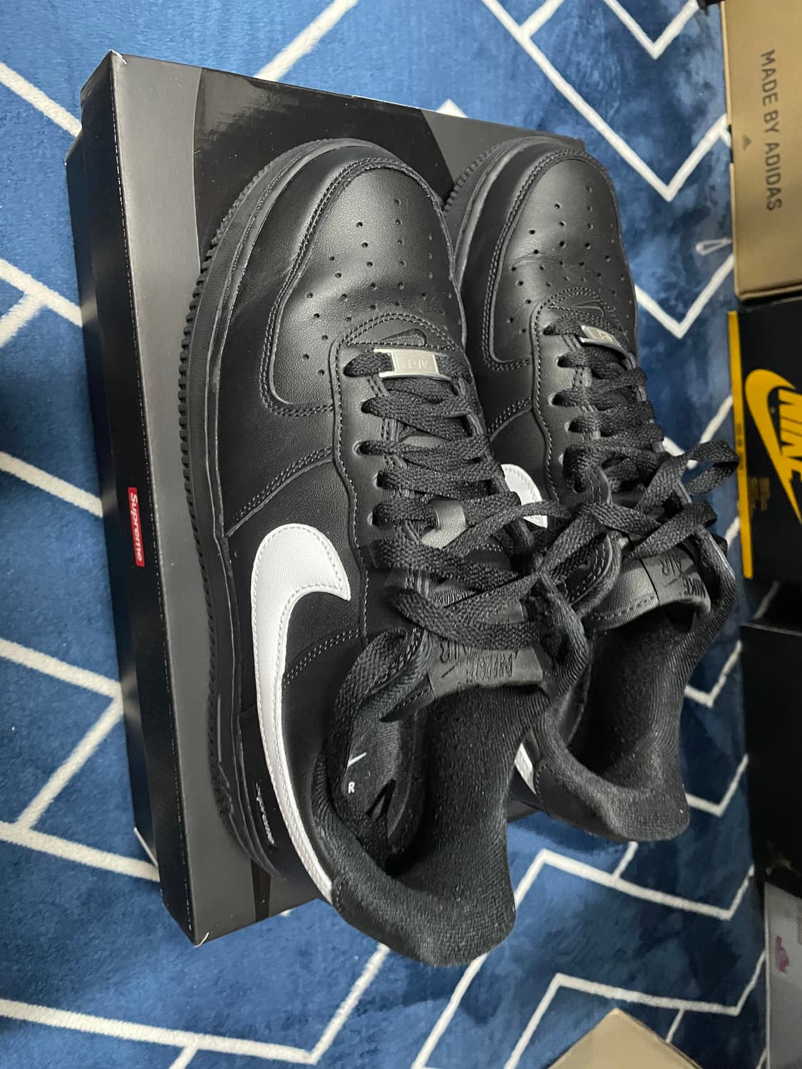 슈프림 에어포스 검흰 270 상품이미지4