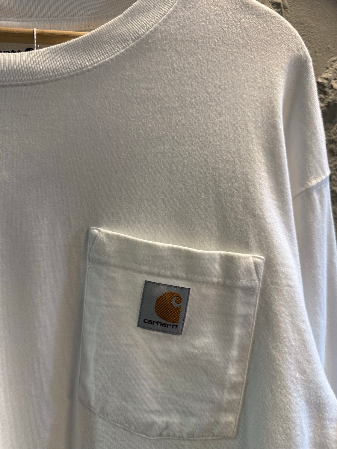 L 칼하트CARHARTT 포켓 롱슬리브 루즈핏 티셔츠 화이트 상품이미지3