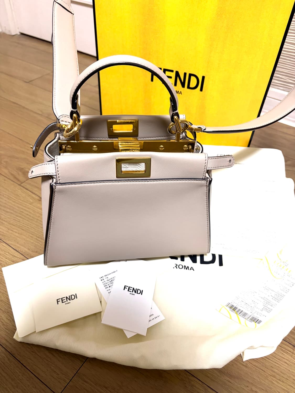 [백화점 구매] 펜디 피카부 미니 베이지 8BN244레어템 상품이미지3