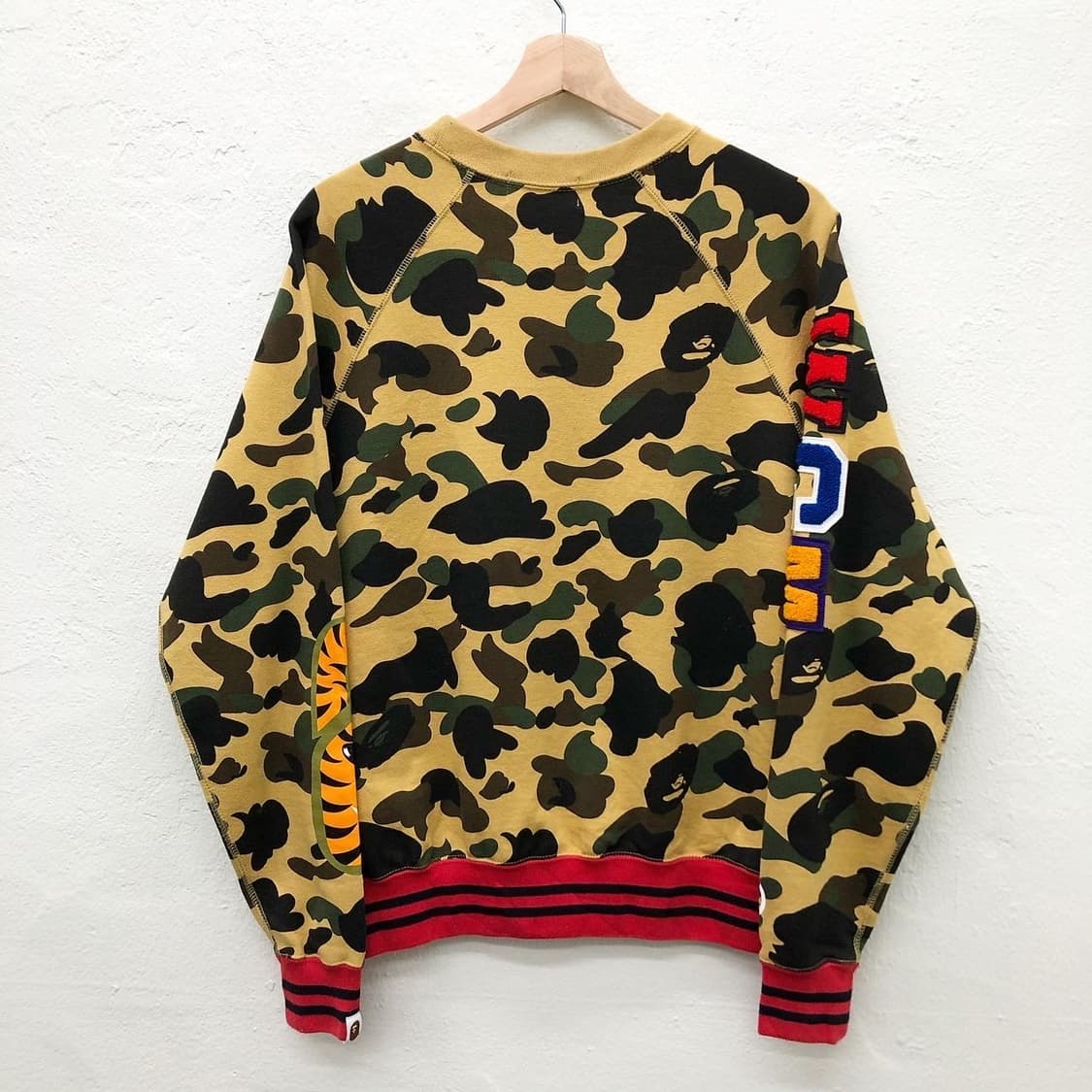 베이프 황계 카모 샤크 빅로고 맨투맨 상품이미지3