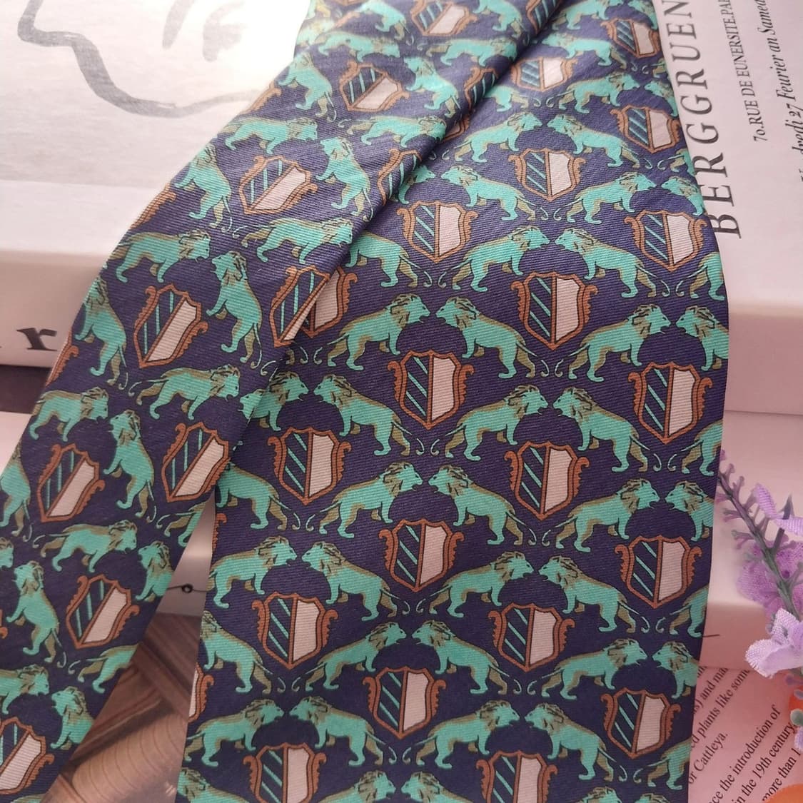 리카르도 실크 사자 문장 패턴 넥타이 9.6cm A+등급 K1282
 상품이미지3