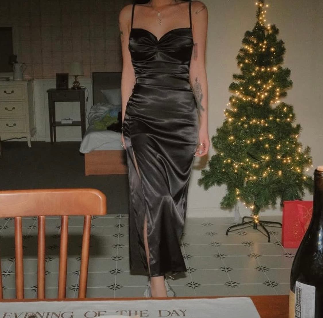 [연말룩 새상품/M]페일제이드 새틴 트임 롱원피스 드레스 블랙 검정 상품이미지2