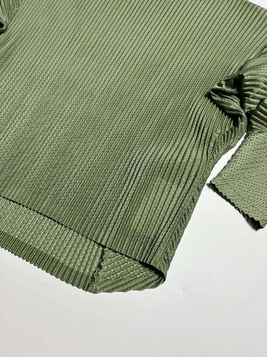 이세이미야케 옴므 플리세 24SS 플리츠 텍스처 롱슬리브 R2207 상품이미지3