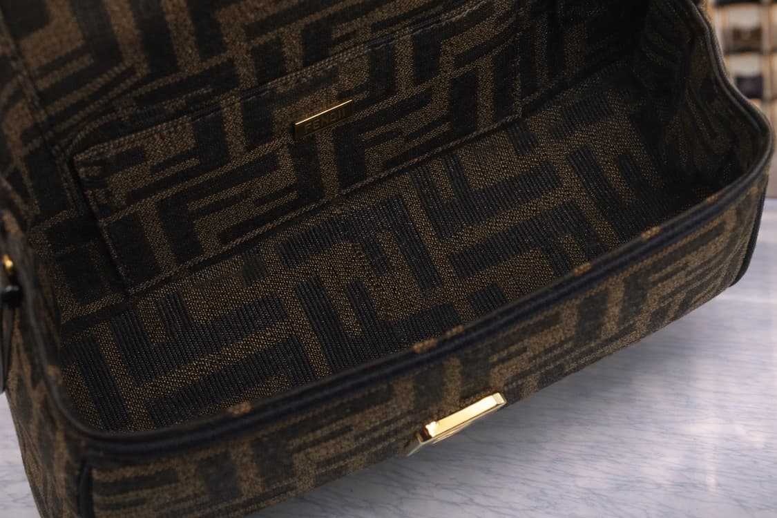 [S급] 펜디 바게트 자카드 패브릭 크로스백 미니 브라운 판매합니다!!! 상품이미지4