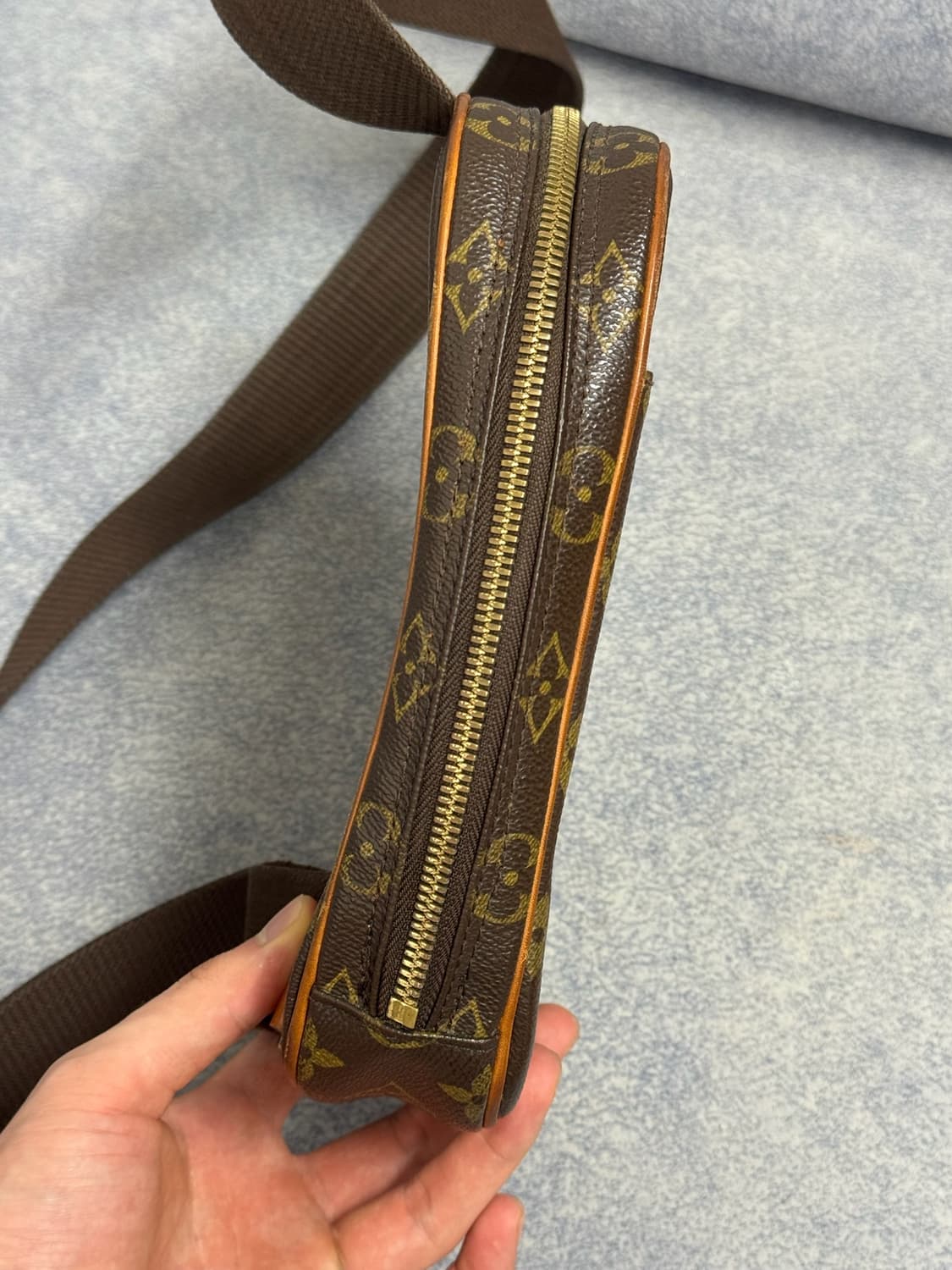 루이비통 겐지 모노그램 슬링백  상품이미지4