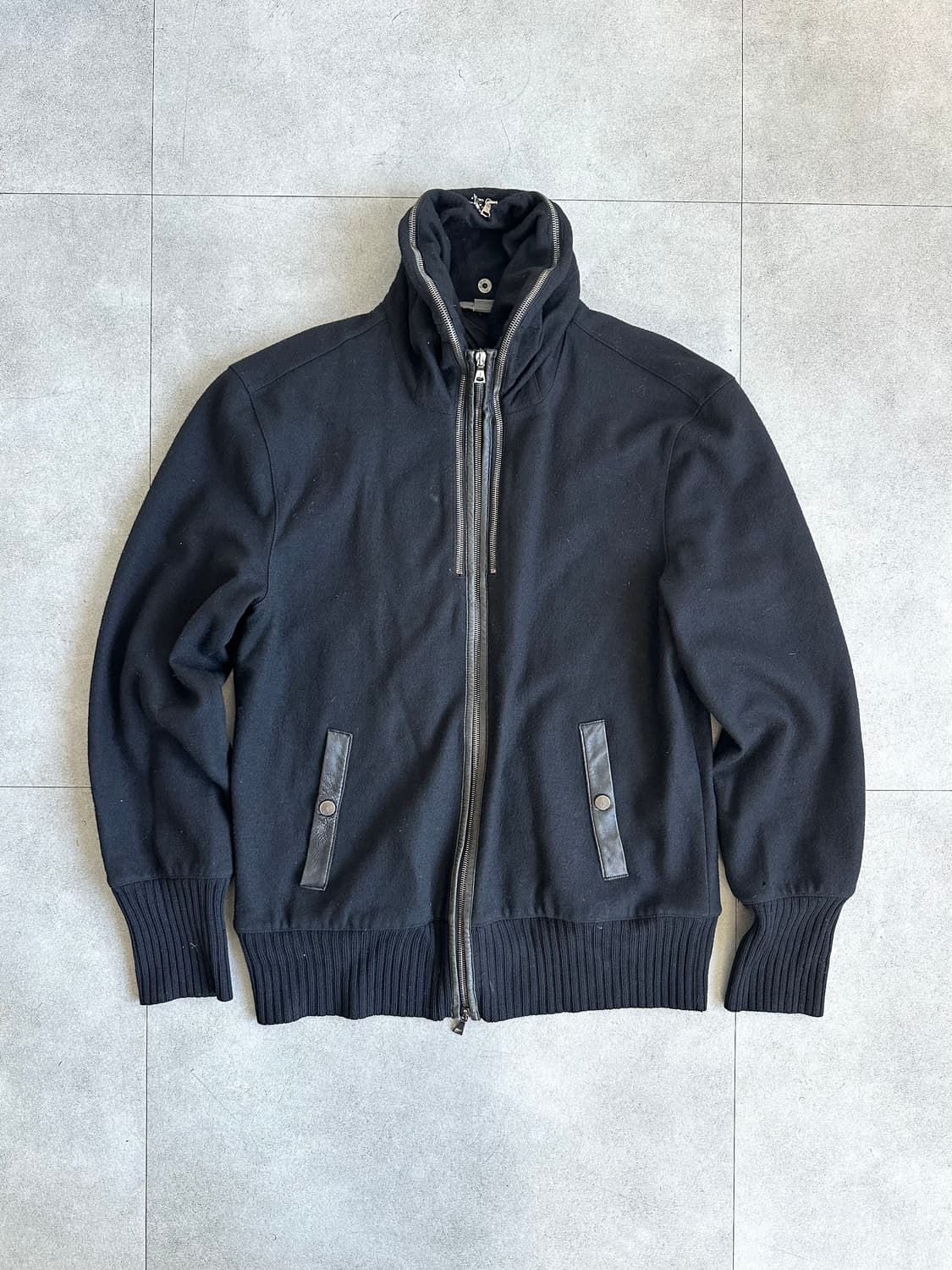 존바바토스 측융 울 하이넥 집업 자켓 상품이미지4