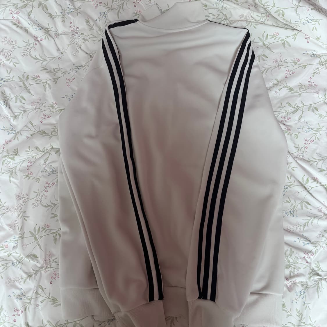 아디다스 흰색 져지 L(하자 있음 필독‼️) 상품이미지2