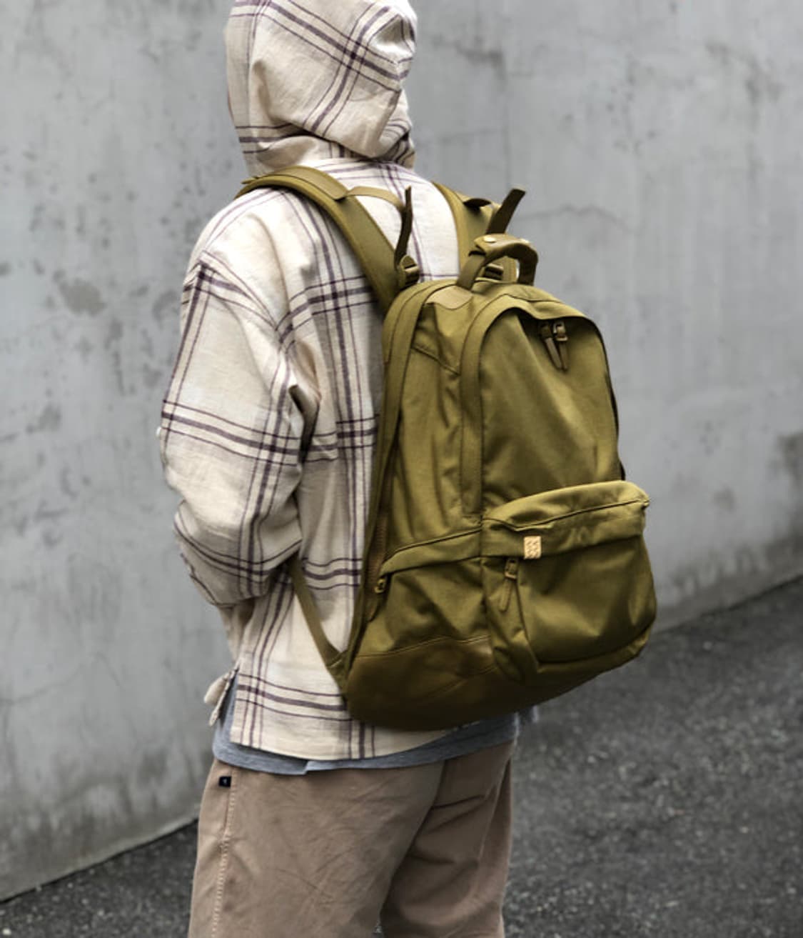 비즈빔 코듀라 백팩 가방 22L 카키 컬러 상품이미지1