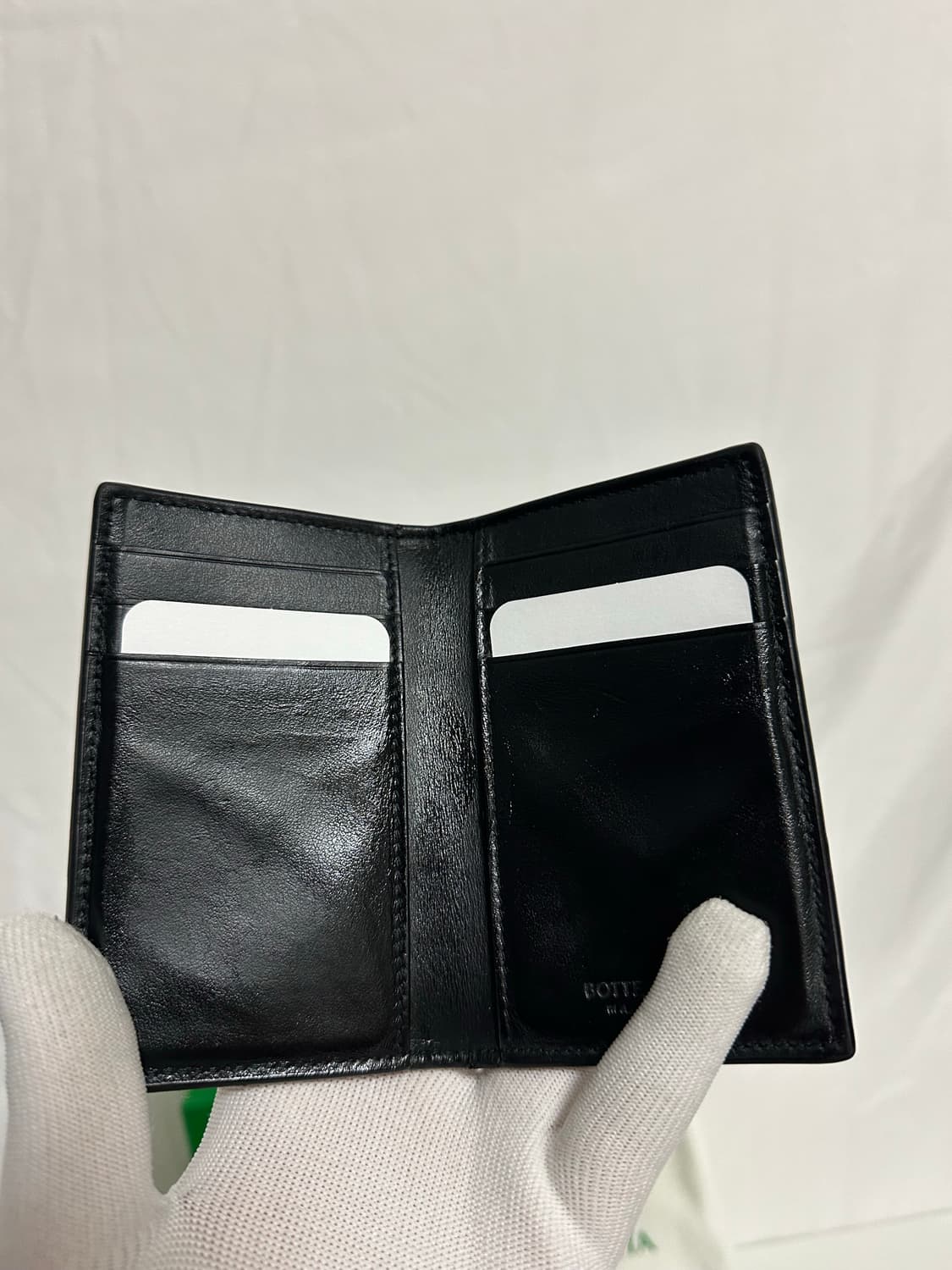 보테가베네타 맥시 플랩 카드지갑 블랙 (OS) 상품이미지6