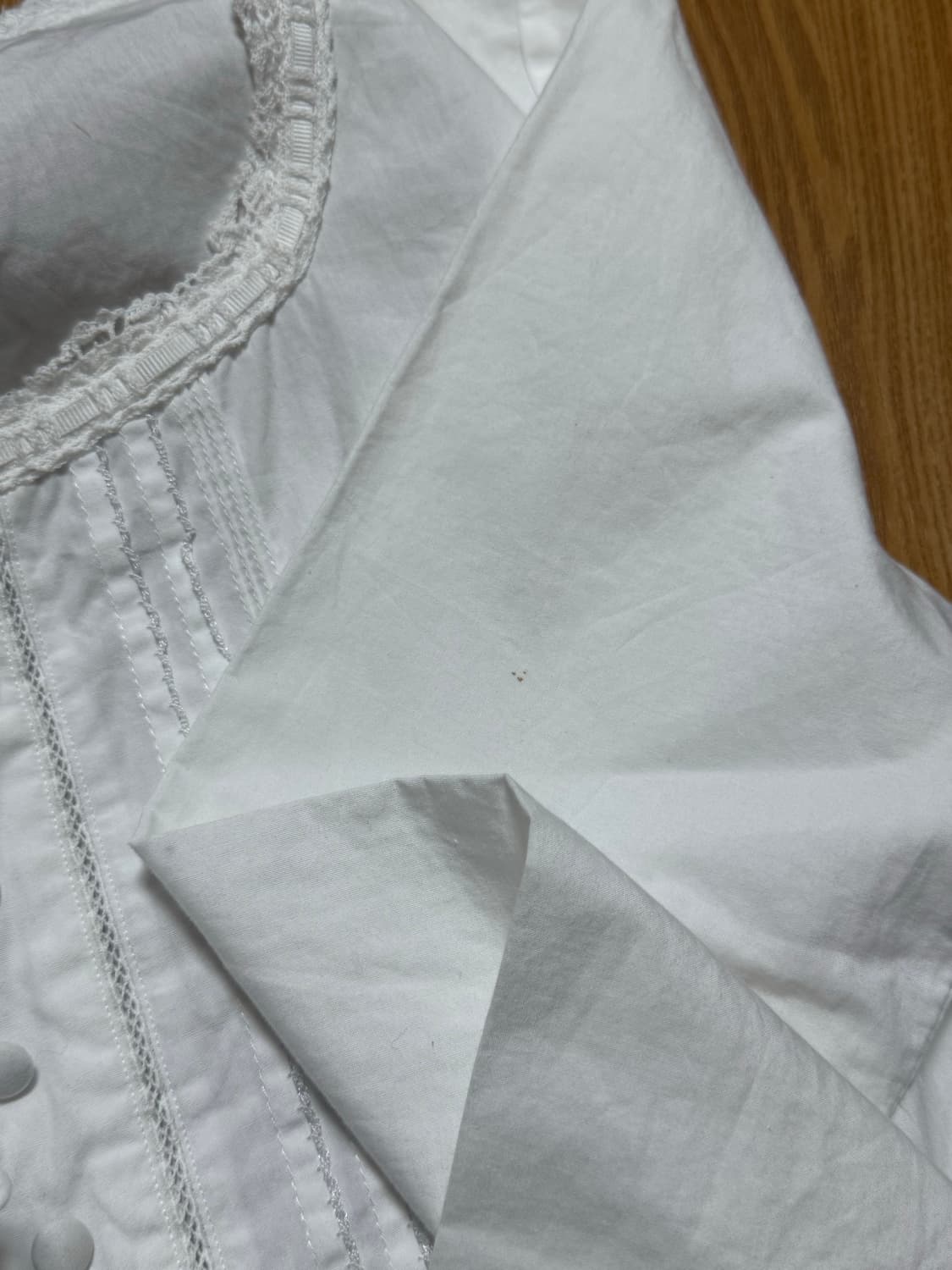 프릴 콩단추 생화이트 블라우스 달천 상품이미지3