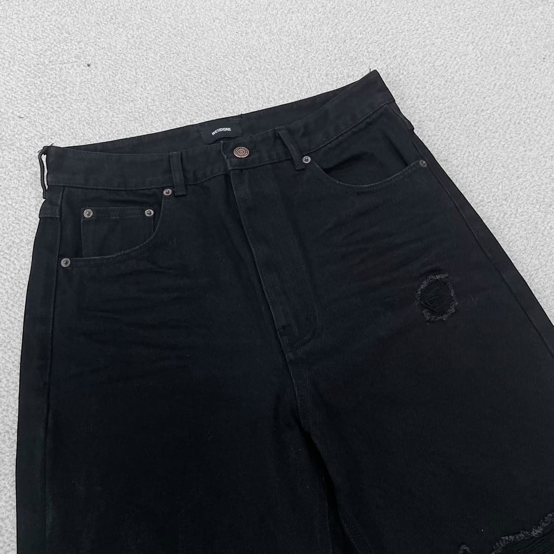 웰던 We11done 디스트레스드 데님 팬츠 블랙 상품이미지2