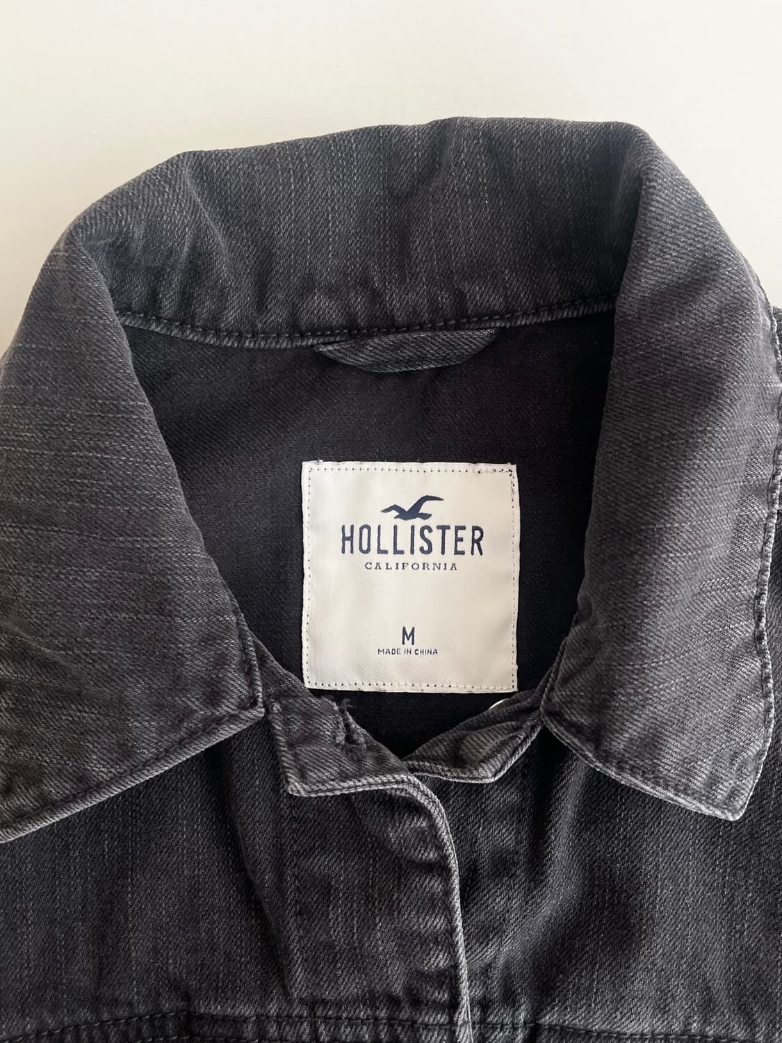 M) 홀리스터 크롭 데님 자켓 흑청 상품이미지4