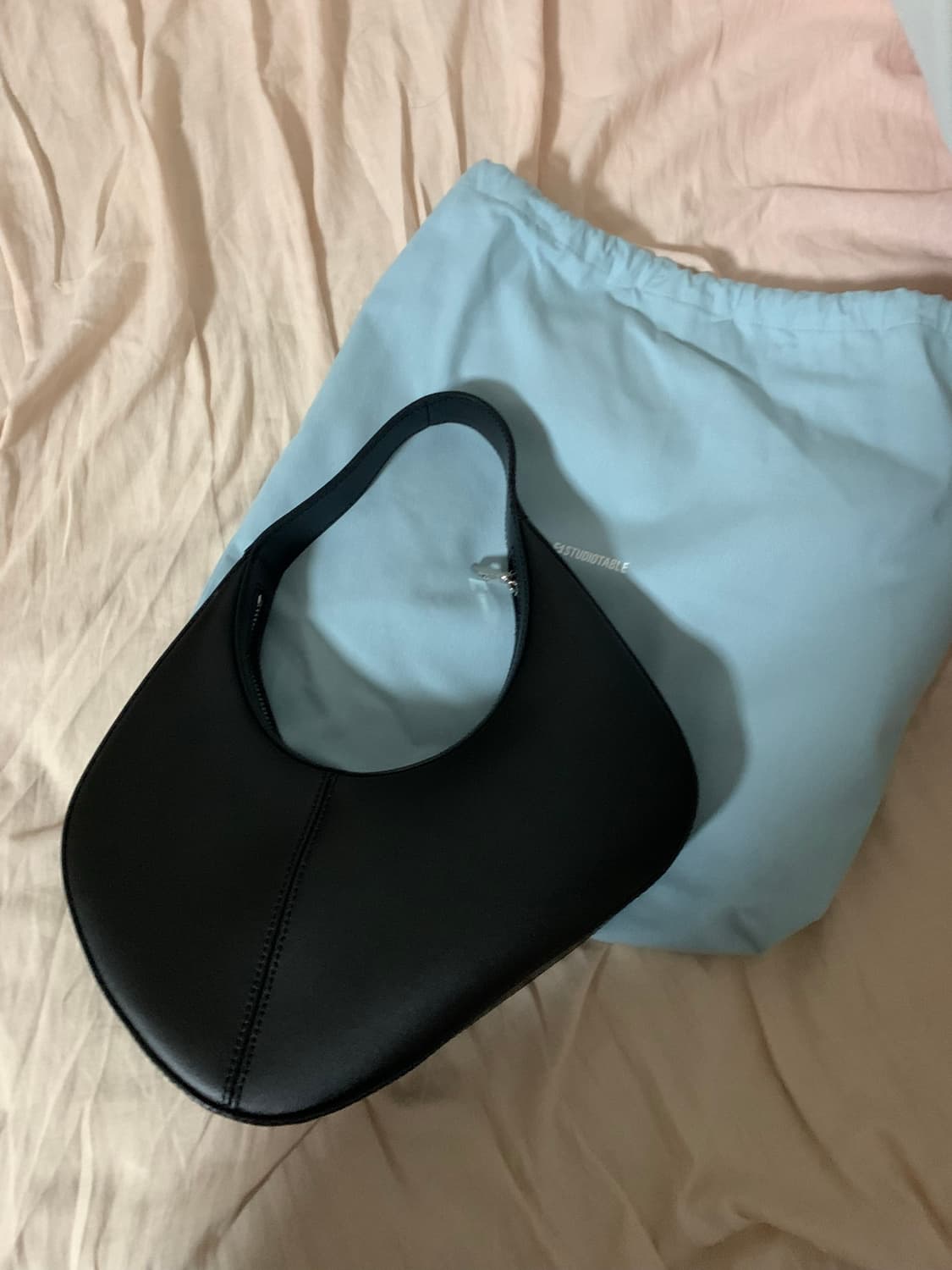 CREPE TOTE BAG, BLACK 상품이미지4