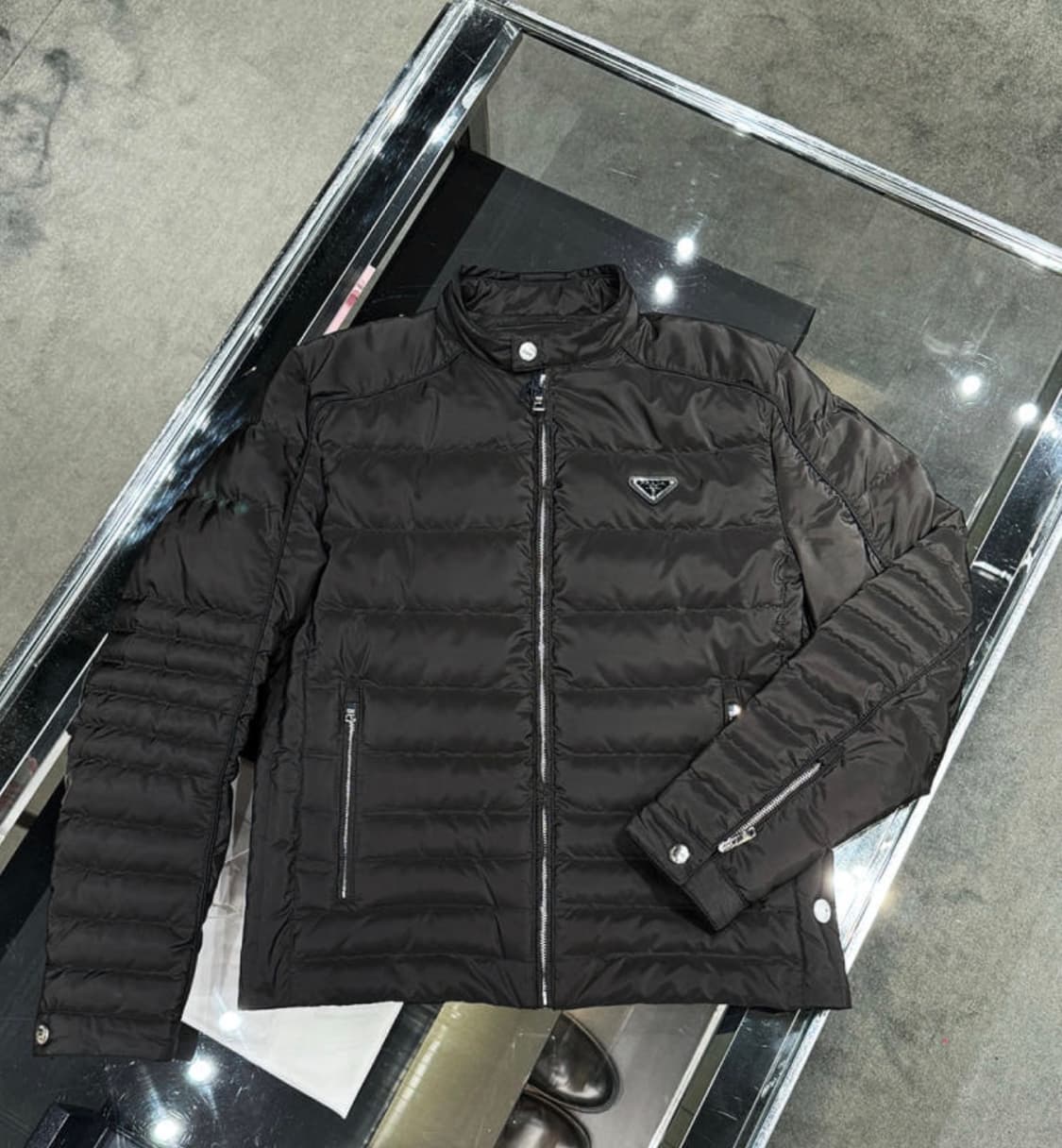 프라다 바이커 경량패딩 54사이즈 팔아요 상품이미지3