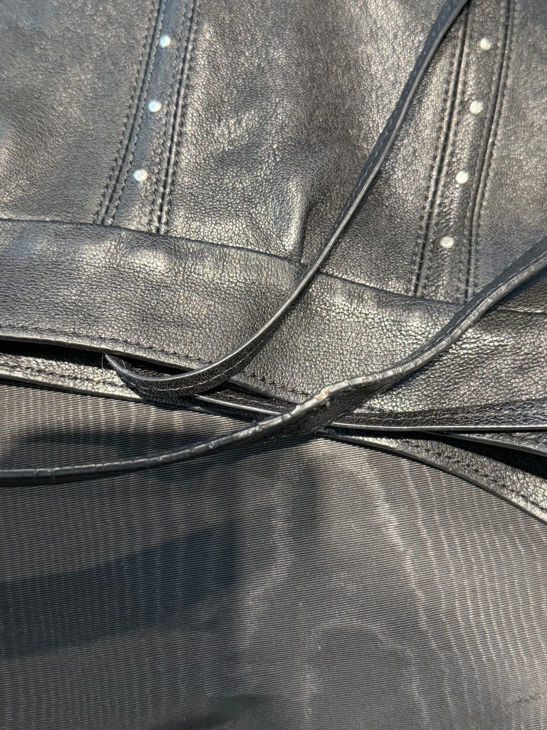 셀린느 스터드 버킷백 상품이미지8