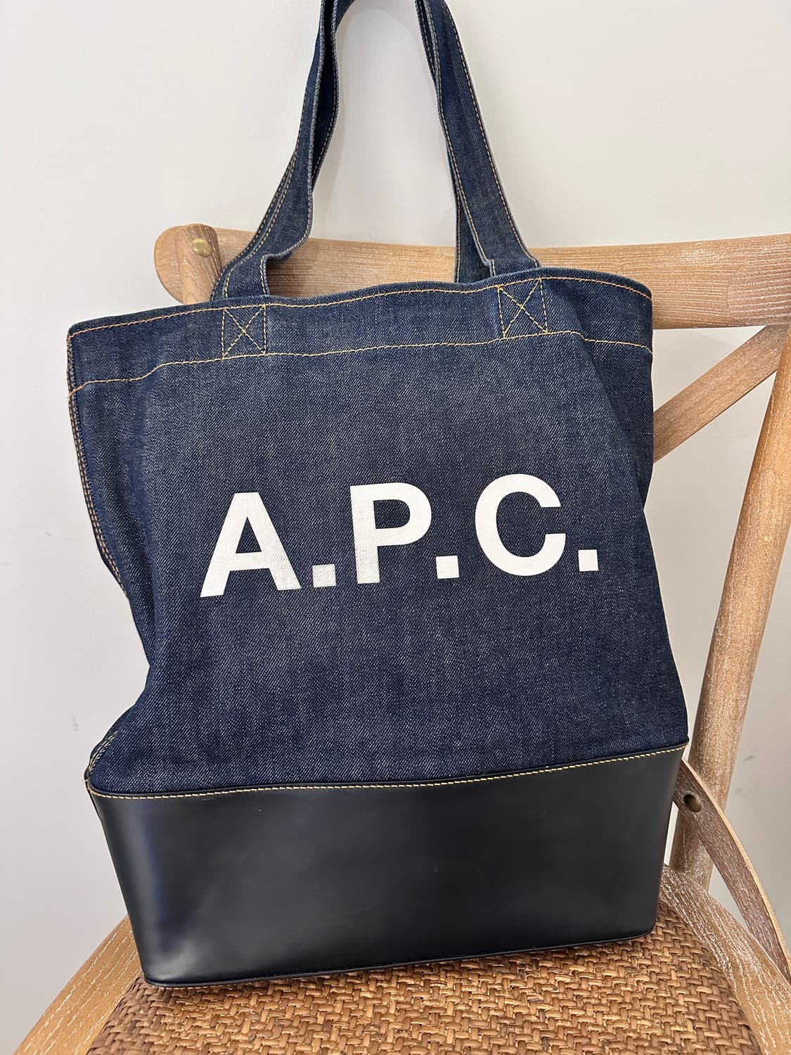 A.P.C 데님 토트백 상품이미지1
