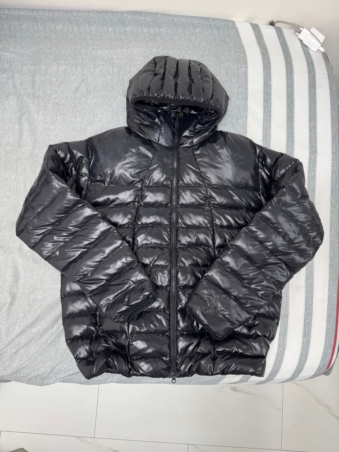 오와이 유광 경량패딩 상품이미지2