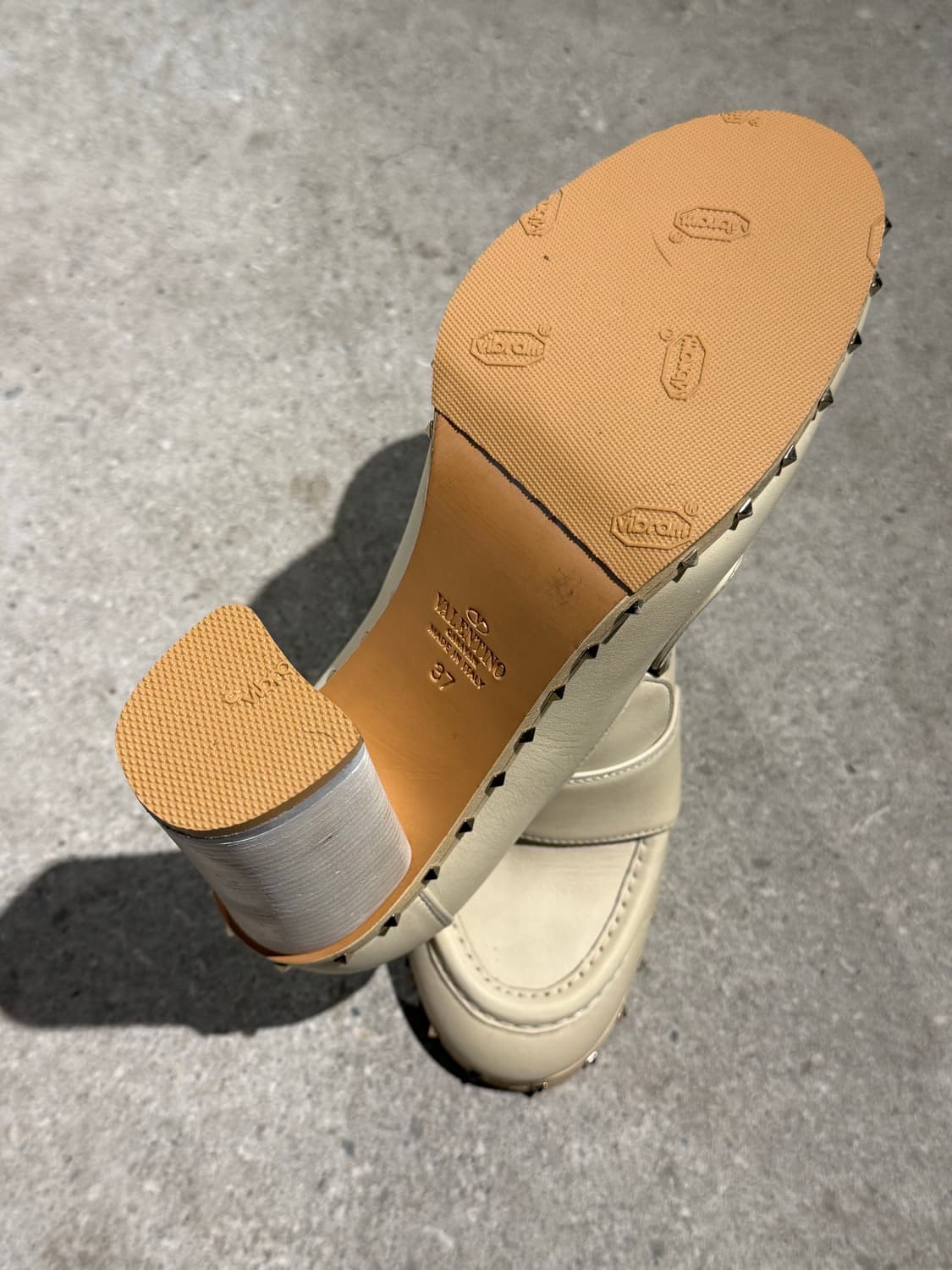 발렌티노 락스터드 로퍼 힐 37 상품이미지9