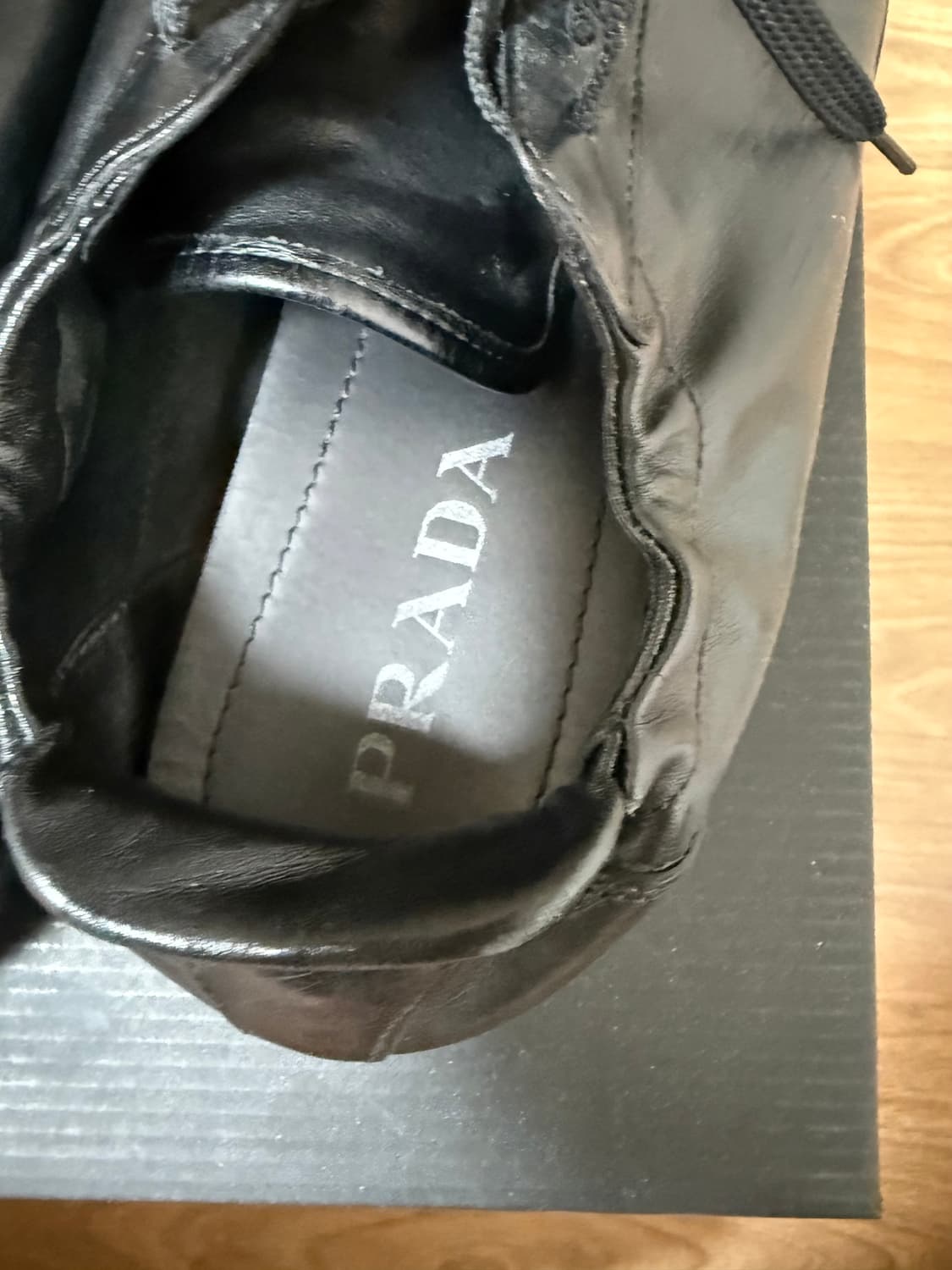 프라다 컬랩스 레더 블랙 9사이즈 상품이미지7