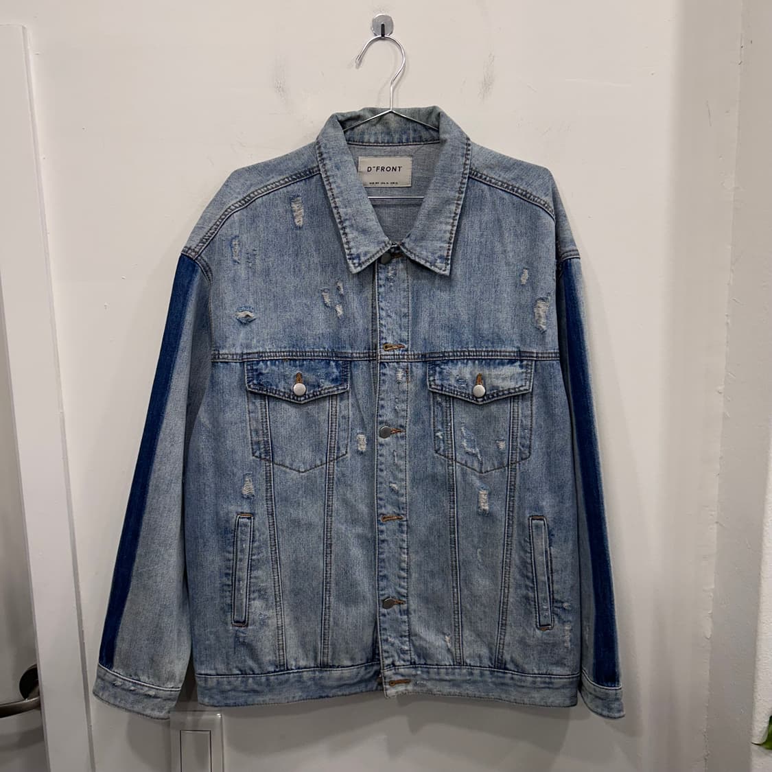 D-FRONT 포켓 데미지 연청 데님 트러커자켓 상품이미지2
