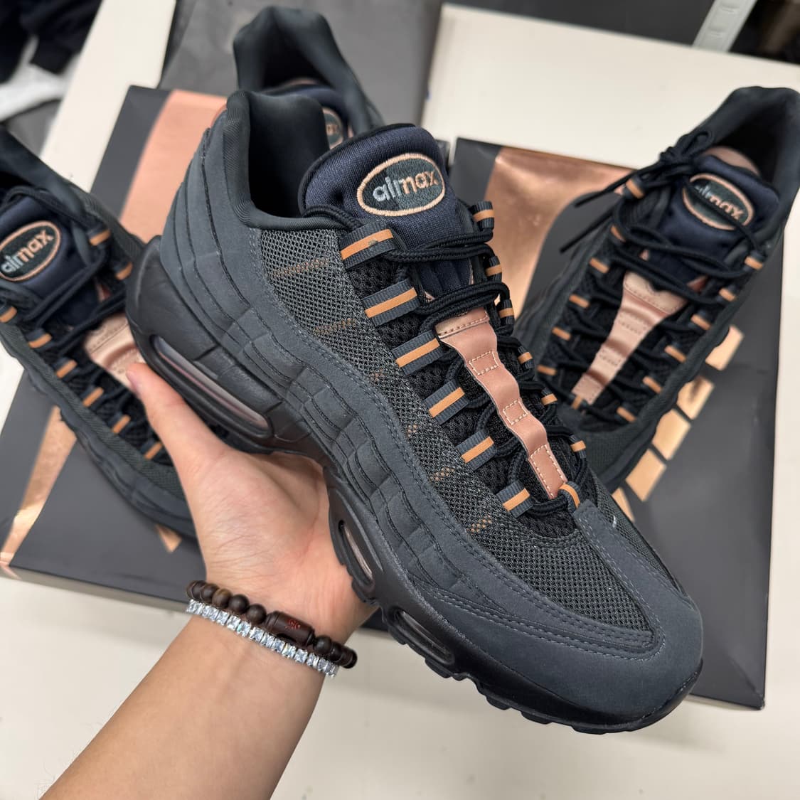 나이키 x 센트럴 씨 에어맥스 95 블랙 브론즈 상품이미지1