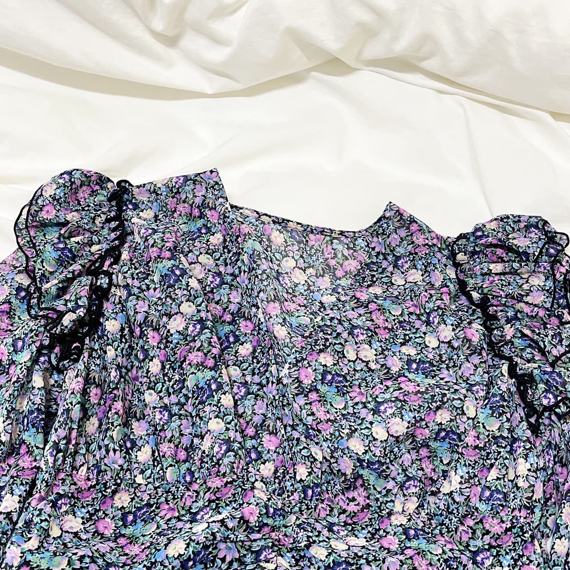 새상품 ) 임블리 셔링퍼프 쉬폰블라우스 상품이미지3