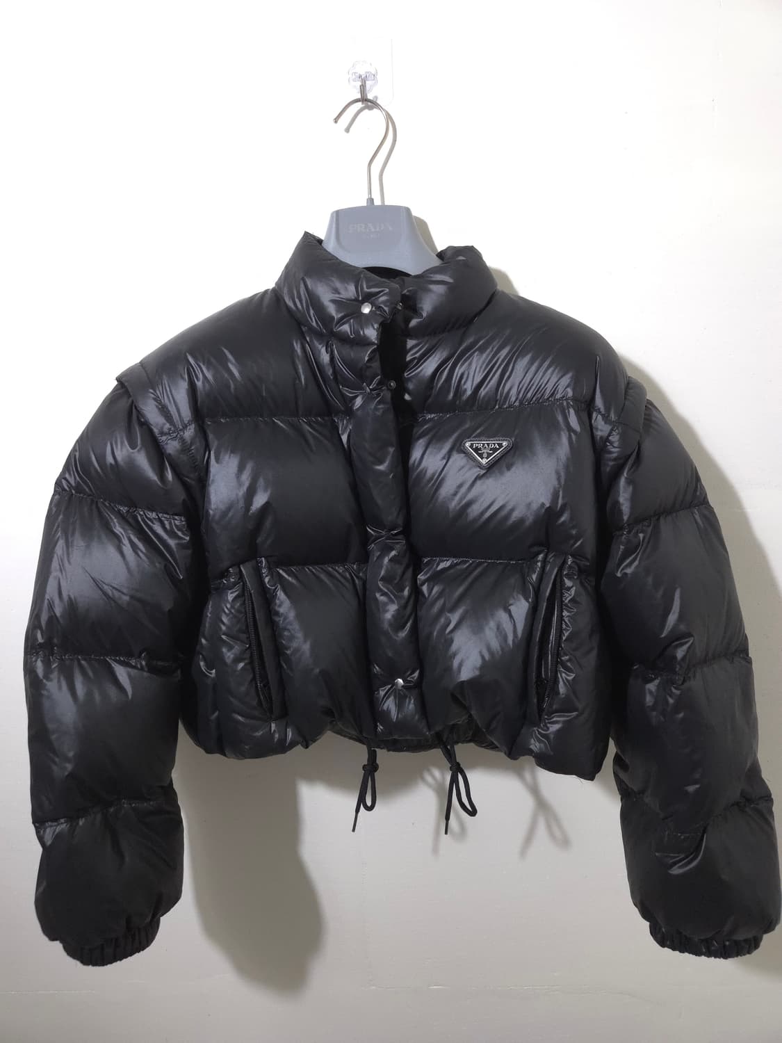 [새상품급] 프라다 여성 컨버터플 크롭 다운 패딩 38Size 상품이미지1