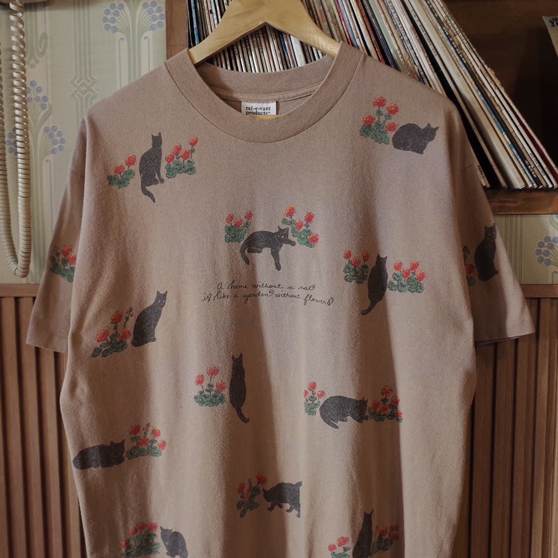 90's Rel-e-vant Products AOP T-shirt 상품이미지3