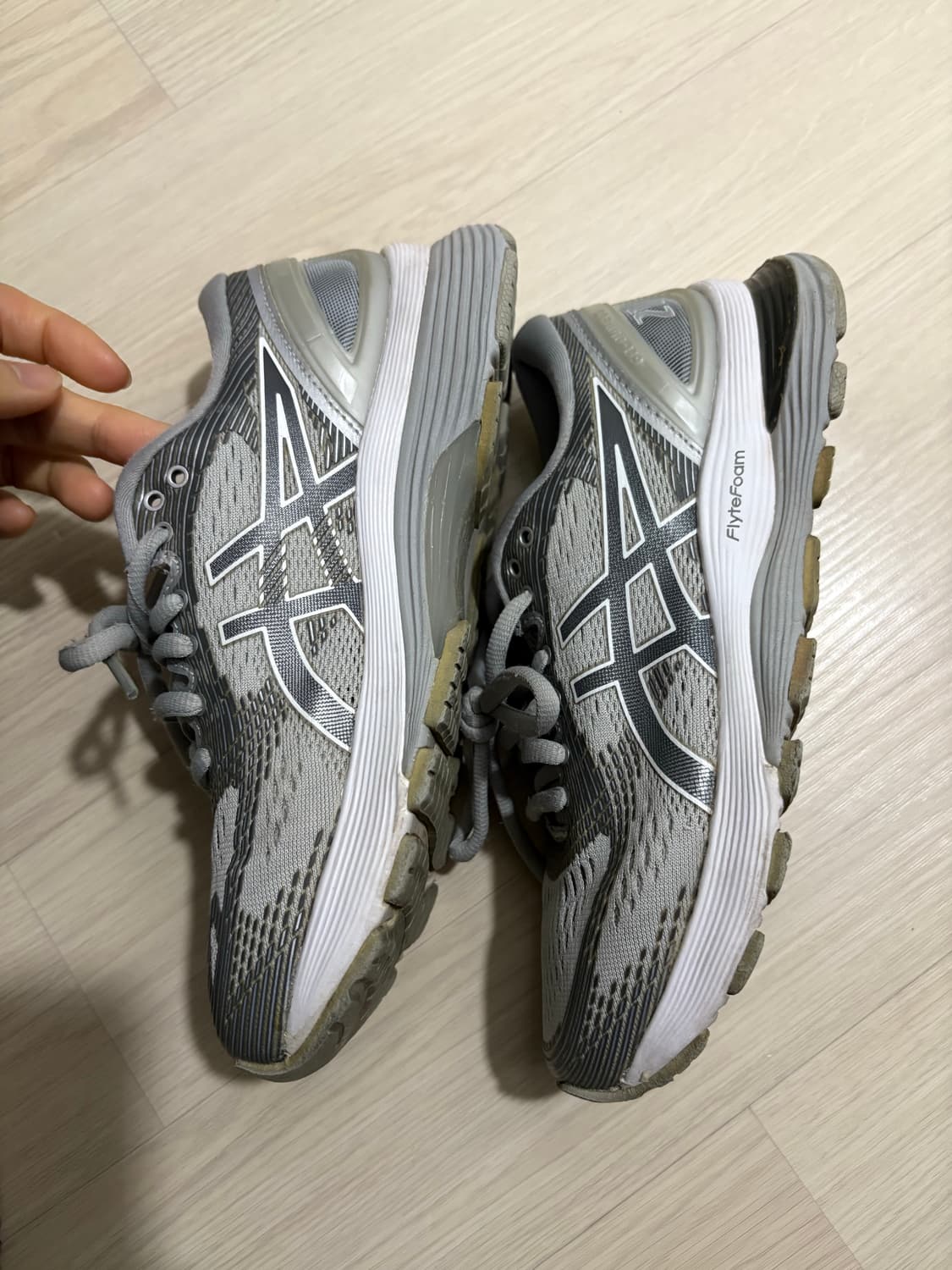 225 아식스 젤 님버스 21 미드 그레이 실버 상품이미지4