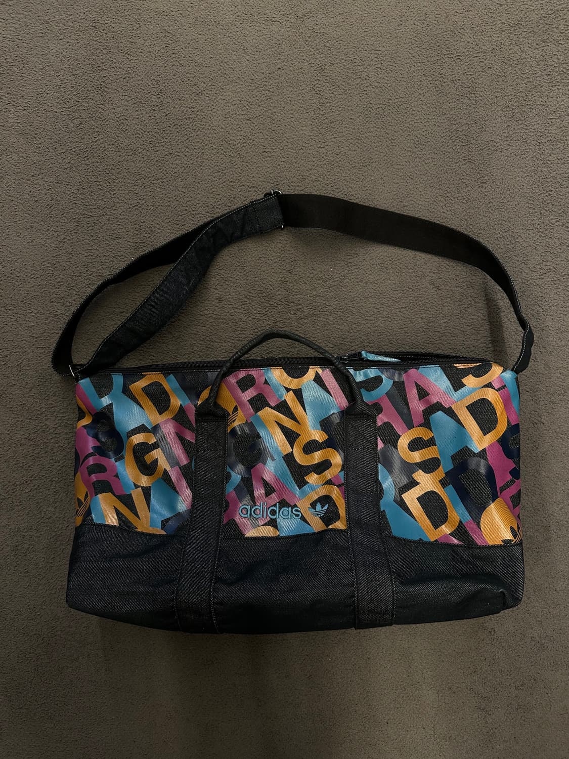 아디다스 올드스쿨 빈티지 쇼퍼 크로스백 처분  상품이미지1