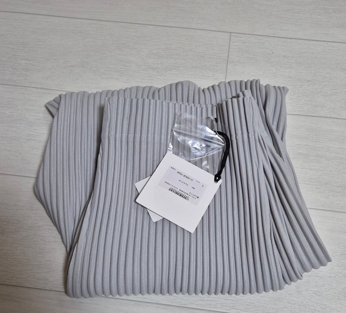 이세이미야케 옴므플리세 베이직 스트레이트 팬츠 라이트 그레이 상품이미지1