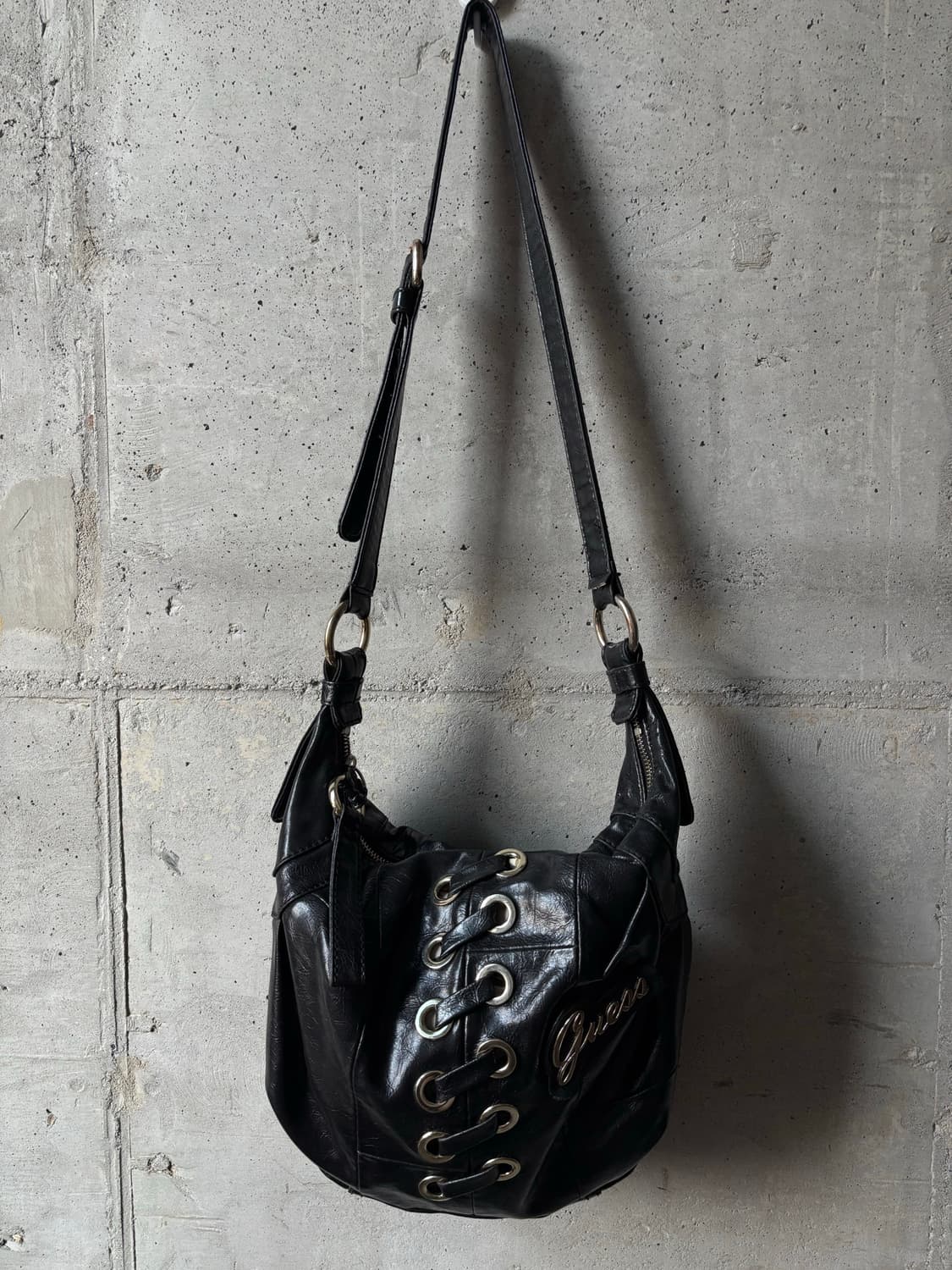 Guess lace up guyru style leather bag 상품이미지3