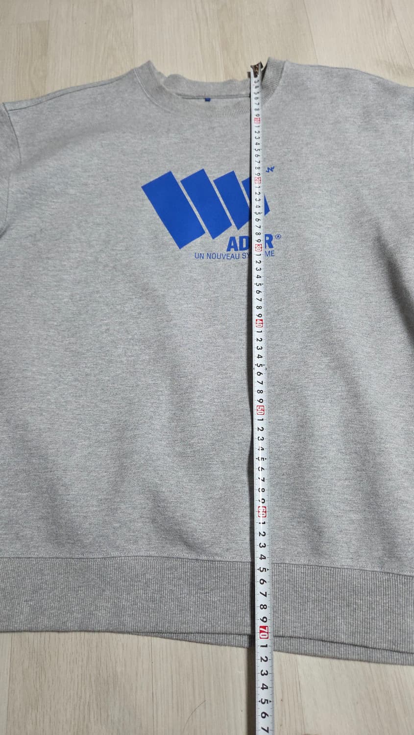 (착샷) 아더에러 볼록 로고 스웻 티셔츠 맨투맨  상품이미지6
