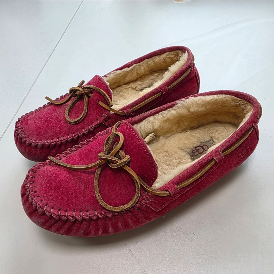 (중고) UGG 어그 다코타 여성 플랫 로퍼 240사이즈 상품이미지2