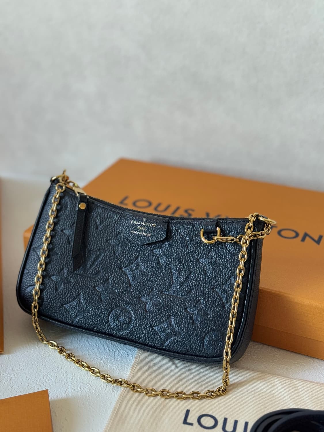 루이비통 모노그램 앙프렝뜨 포쉐트 악세수아 블랙 상품이미지3