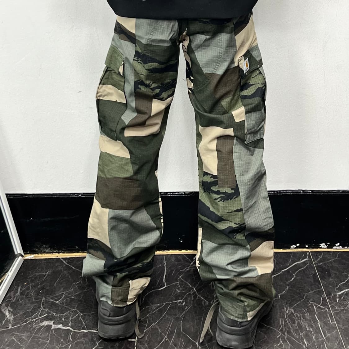 칼하트 WIP 레귤러 카모 카고 팬츠 상품이미지3