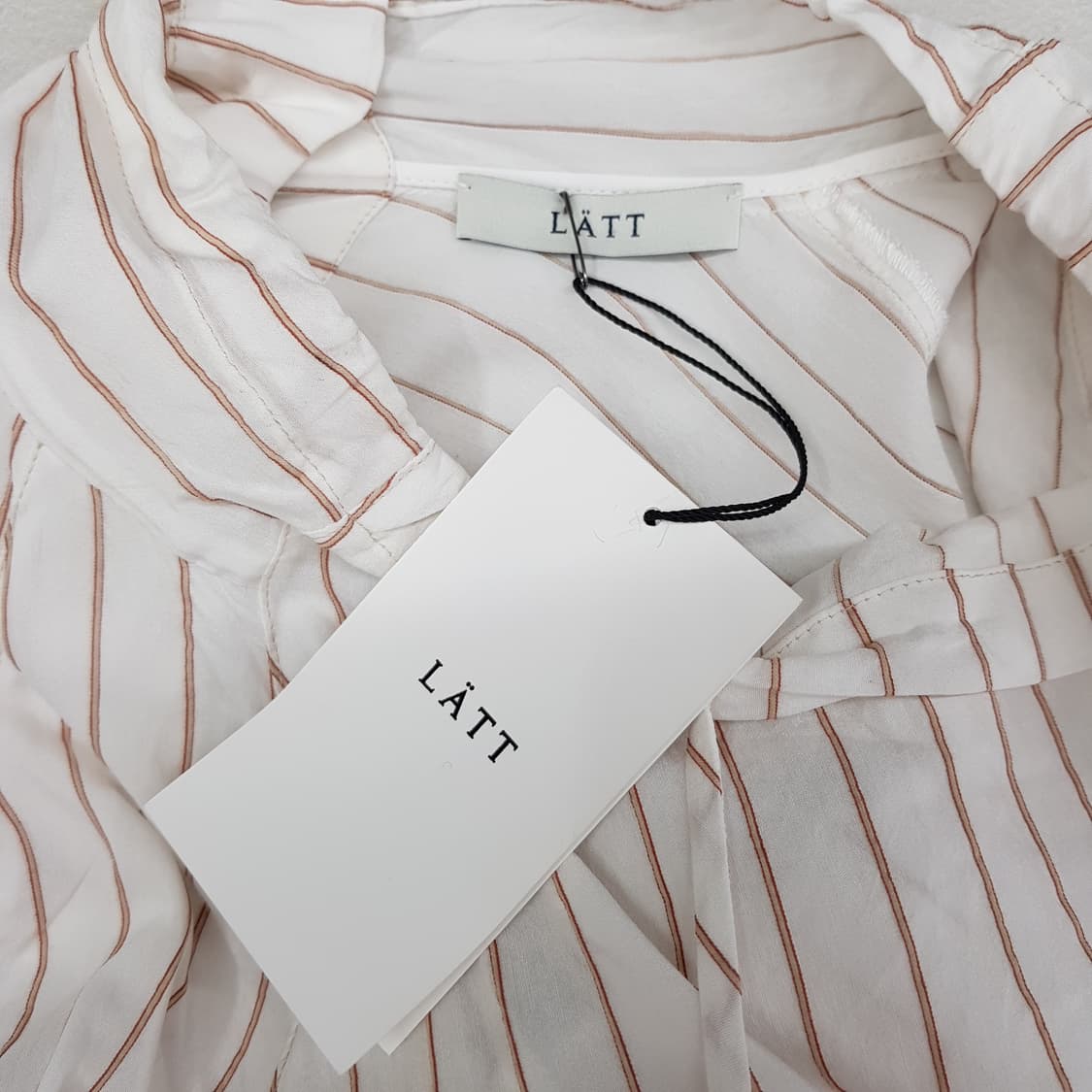 한섬 래트 2024 스트라이프 스트링 블라우스 S사이즈(택달린새제품) 상품이미지6